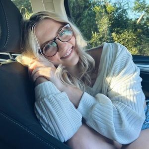 Meet your Posher, Nadia